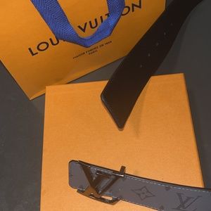 Louis Vuitton Belts Black Leather ref.49650 - Joli Closet